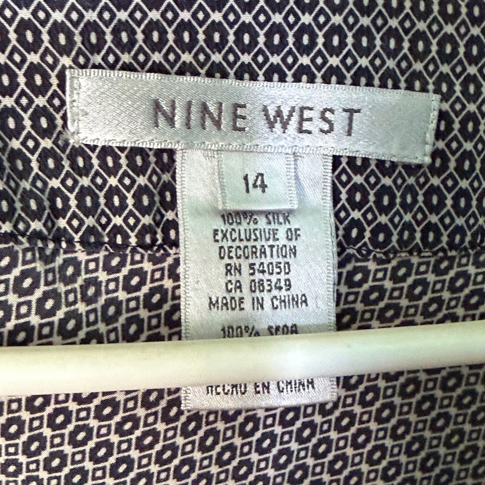 Nine West 100% Silk Lace Trim Blouse Black White Feminine Top - Picture 7 of 8